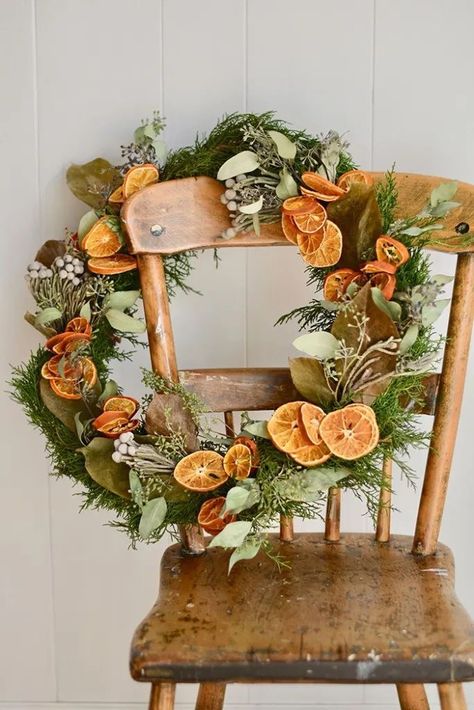 Julkransar Diy, Navidad Natural, Jul Diy, Easy Diy Wreaths, Wreaths Ideas, Dried Oranges, Natural Christmas, Navidad Diy, Wreaths Diy