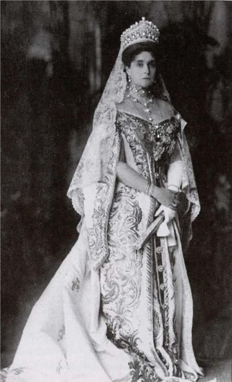 Tsarina Alexandra Ratu Elizabeth, Russian Royalty, Us First Lady, Cultural Dress, Rainha Elizabeth Ii, Alexandra Feodorovna, Reine Elizabeth Ii, Hm The Queen, Tsar Nicholas Ii