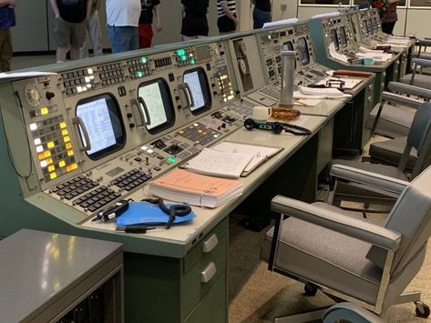 A Trip to Johnson Space Center – 512 Pixels Building Reference, Science Major, Command Centers, Johnson Space Center, Apollo Program, Mission Control, Control Room, Apollo Missions, Johnson Johnson