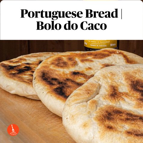 Portuguese Flat Bread, Portugese Food Traditional, Portuguese Pork Recipes, Portuguese Bread Recipe, Portuguese Buns, Mozambican Food, Portuguese Recipes Traditional, Malasadas Recipe Portuguese, Portuguese Breads