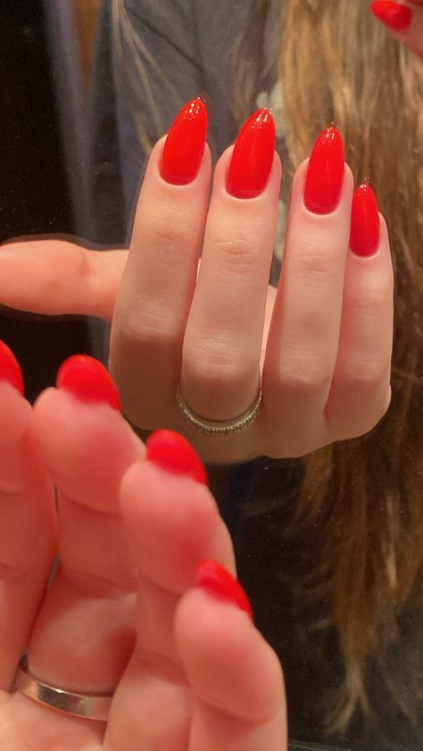 Preppy Red Nails, Red Beach Nails, Bright Red Summer Nails, Pinky Red Nails, Red Coral Nails, Red Nail Trend, Orangey Red Nails, Coral Red Nails, Orange Red Nails