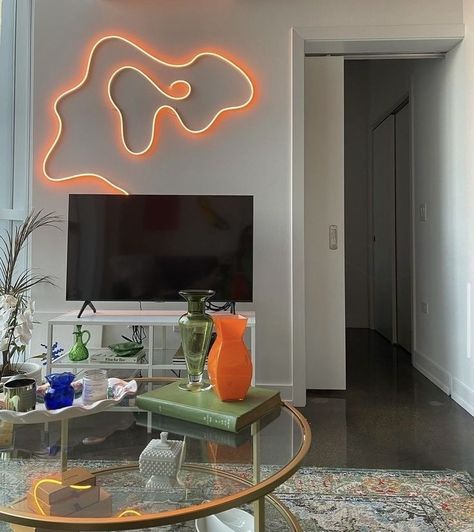 Retro Aesthetic House Decor, College House Bedroom Minimalist, Retro Aesthetic Apartment, Aesthetic Apartment Vibes, Jilliancore Aesthetic, College House Decor Bedroom, Neon Lights Living Room, La Apartment Aesthetic, Art Deco Studio Apartment