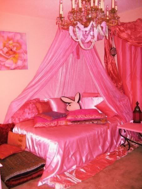 Not so much pink though, it wold be more black than pink. Like 99.9% black and the rest pink Playboy Bedroom, 2000s Room, Y2k Bedroom, Y2k Room, Music On Spotify, Girly Room, Indie Room, Pretty Room, Dreamy Room