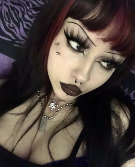 Cute Emo Makeup, Dark Makeup Looks, Latina Makeup, Punk Makeup, Alt Makeup, Swag Makeup, Makeup Help, Alternative Makeup, Cool Makeup Looks