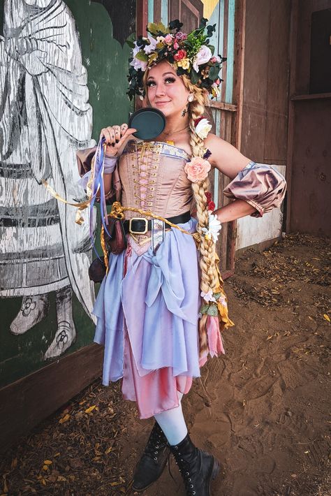 Rapunzel Ren Faire, Pink Ren Faire Outfit, Ren Faire Princess, Ren Faire Ideas, Renfaire Inspiration, Fairy Apothecary, Fantasy Cosplays, Elven Outfit, Tangled Design