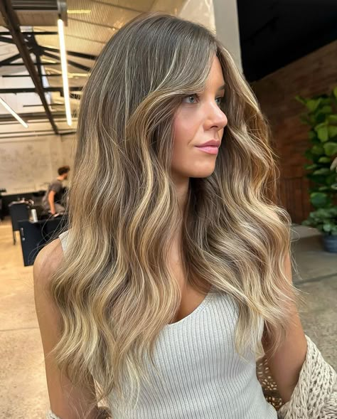 Lived In Highlights Blonde, Golden Beige Blonde Hair, Dimensional Balayage Brunettes, Brunette Blonde Balayage, Balayage Dimensional, Blond Beige, Blonde Hair Goals, Brunette Blonde, Blond Balayage