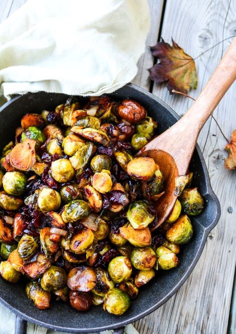 Recipes Brussel Sprouts, Thanksgiving Diner, Roasted Veggies Recipe, Easy Roasted Vegetables, Chestnut Recipes, Roasted Vegetable Recipes, Roasted Chestnuts, Roasted Brussel, Roasted Brussels Sprouts