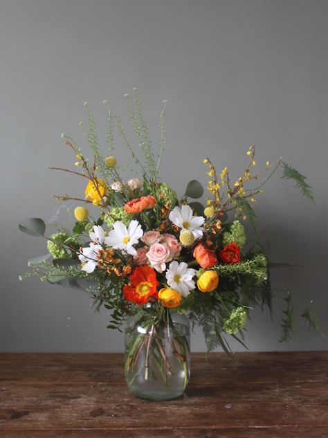 Garden Flowers Arrangements, Cottage Core Flower Arrangements, Cottage Core Floral Arrangements, Summer Flowers Wedding Bouquet, Floral Arrangements For Mother’s Day, Wildflower Flower Arrangements, Cute Floral Arrangements, Casual Wedding Flowers, Minimal Floral Design