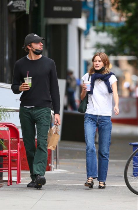 Theo Niarchos, Camille Rowe Style, Street Style Outfits Casual, Camille Rowe, Soho New York, African Market, Fashion Couple, Warm Outfits, Photo Set