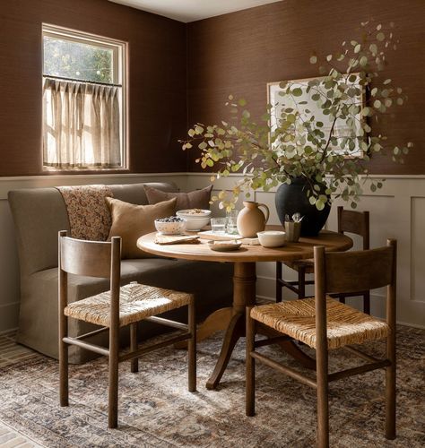 brown-accent-wall-ideas Brown Dining Room Wallpaper, Brown Dining Room Walls, Brown Kitchen Walls, Brown Accent Wall, Brown Dining Room, Two Tone Walls, Tan Walls, Small Dining Area, Dining Room Wallpaper