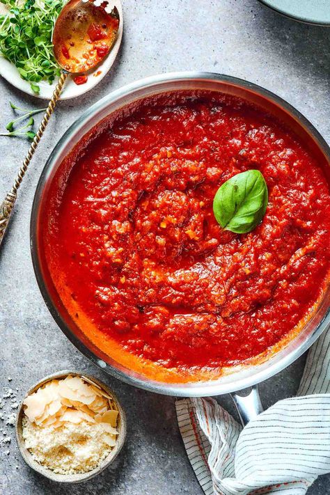 Pomodoro Sauce Recipe, Pomodoro Recipe, Pomodoro Sauce, Pasta Lasagna, Easy Pasta Sauce, Italian Tomato Sauce, Pasta Sauce Homemade, Vegetarian Italian, Recipe Italian