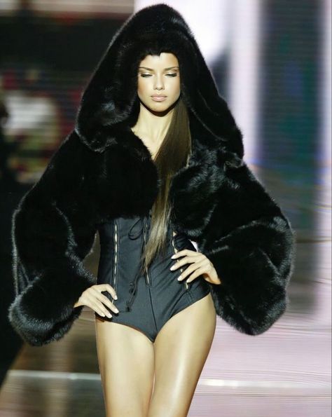 2003 Fashion, Adriana Lima Young, Victoria Secret Runway, Adriana Lima Victoria Secret, Victoria Secret Models, Vs Models, 90s Models, Trashy Y2k, Sean John