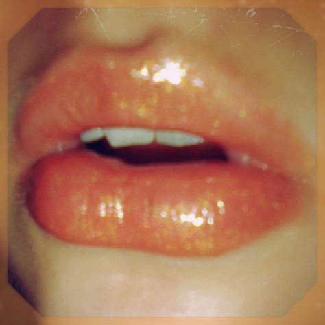 Perfect lip combo Orange Lips, Perfect Lips, Gold Glitter, Lips, Glitter, Orange