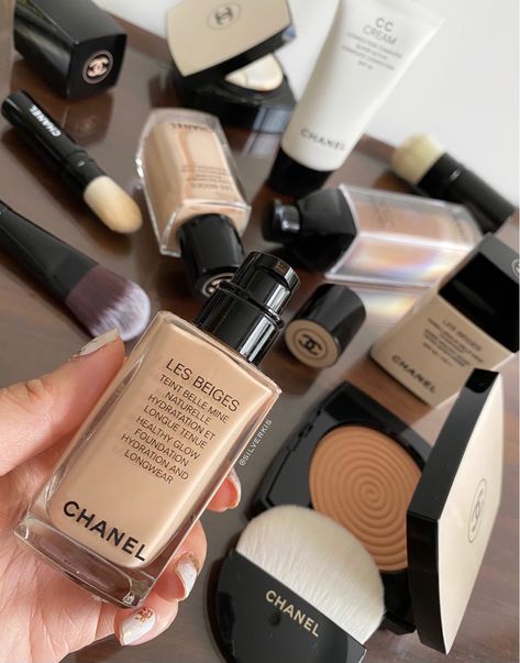 Les Beiges Chanel Foundation, Chanel Foundation Les Beiges, Chanel Les Beiges Foundation, Chanel Les Beiges Healthy Glow, Dark Foundation, Chanel Foundation, Chanel Blush, Beige Luxury, Glow Lotion