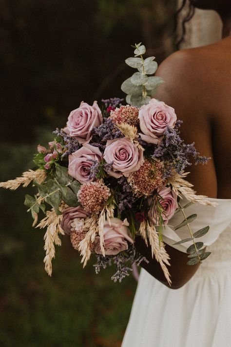 Lavender And Rose Bouquet, Lavender And Wheat Wedding, Lavender And Brown Wedding, Wedding Color Palette Dark, Fairytale Bouquet, Lavender Boho Wedding, Orange Red Wedding, Navy Red Wedding, Lace Photoshoot