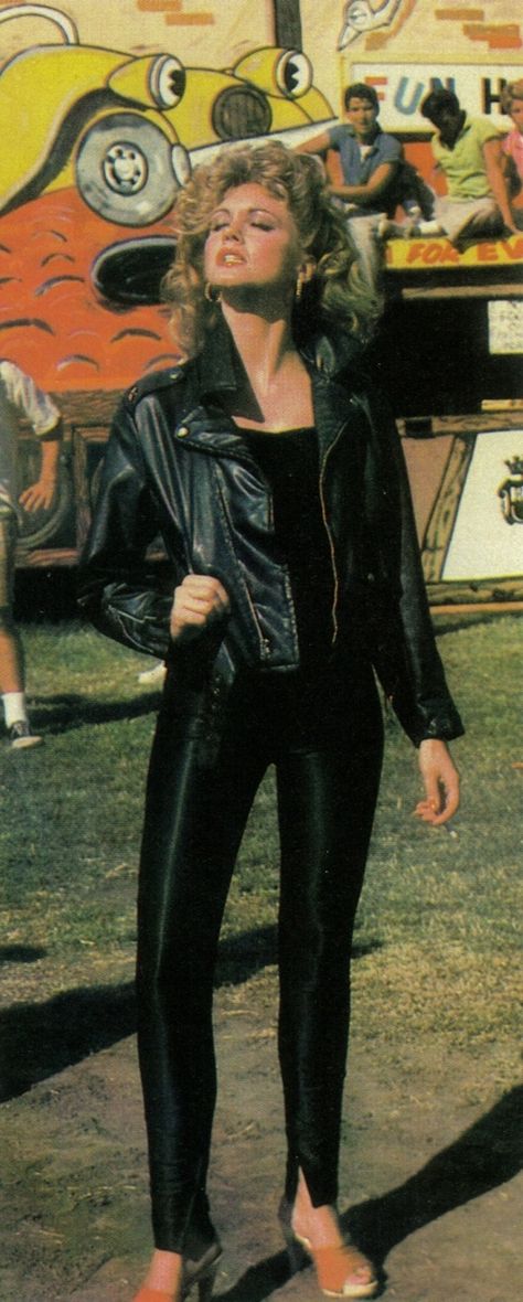 Grease Sandy Grease Costume, Greece Movie, Grease Aesthetic, Grease Sandy, Sandy From Grease, Olivia Newton John Grease, Grease Outfits, Grease Costume, Grease 1978