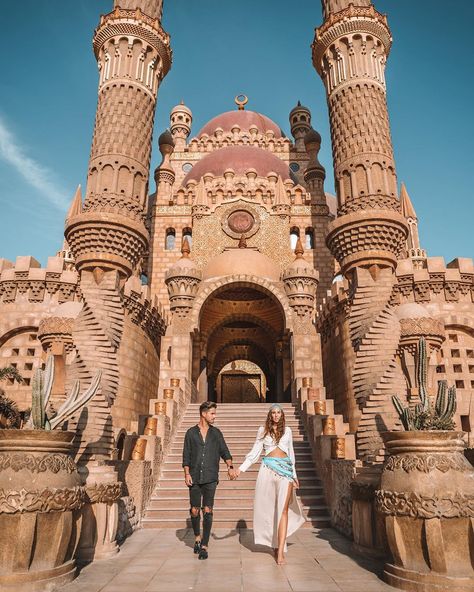 Visit these top famous buildings in Egypt, so you have something to boast about once you go back to your home country! via: explorerssaurus_ Egypt Couple, Egypt Photoshoot, Egypt Outfit, Egypt Inspiration, Egypt Clothing, Perfect Bucket List, Egypt Trip, History Of Egypt, Places In Egypt