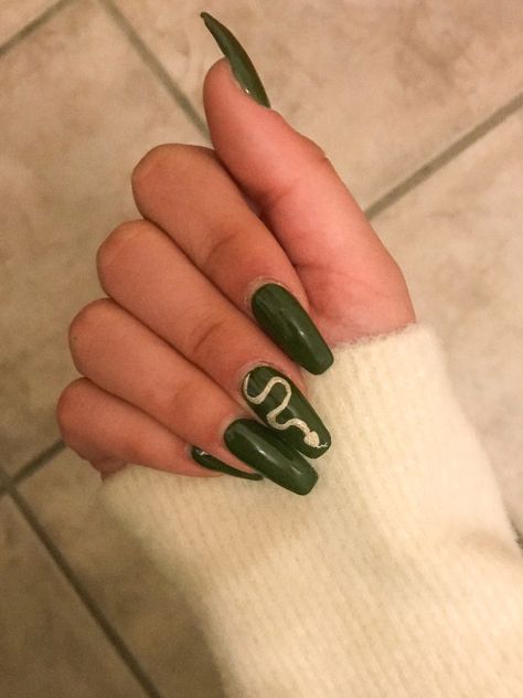 Slytherin Inspired Nails, Green Snake Nails, Swift Nails, Snake Nails, Taylor Swift Nails, Dark Green Nails, Aaron Warner, Royal Green, Casual Nails