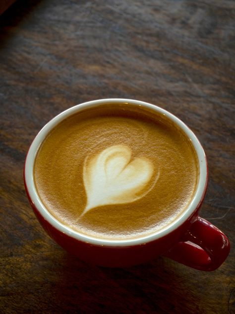 Cup Of Coffee Aesthetic, Heart Latte Art, Coffee With Heart, Hipster Coffee Shop, Coffee Designs, Hot Cup Of Coffee, Hipster Coffee, Coffee With Milk, Food Vintage