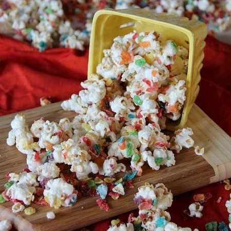 Coloured Popcorn, Jiffy Pop, Flavored Popcorn Recipes, Kettle Corn Recipe, Kettle Corn Popcorn, Corn Cookies, Fruity Pebble, Fruity Pebbles Cereal, Pebbles Cereal