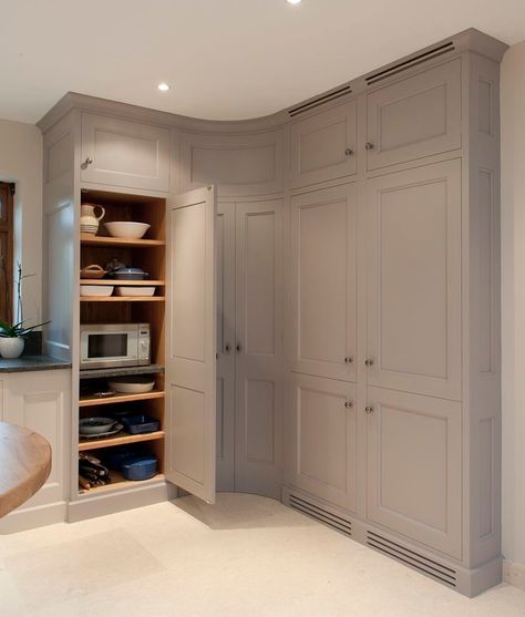 Floor to ceiling kitchen cupboards Kitchen Corner Pantry, Kitchen Corner Cupboard, Corner Pantry Cabinet, Armoire Entree, Floor To Ceiling Cabinets, Corner Pantry, Corner Cupboard, Door Track, Kitchen Corner