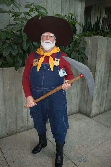 Toy Story 2 Cosplay - Stinky Pete the Prospector Bullseye Costume Toy Story, Disfraz Toy Story, Adult Costumes Diy, Disneyland Costumes, Halloween Costumes Women Creative, Toy Story Halloween, Costumes For Adults, Toy Story Costumes, Toy Story Characters