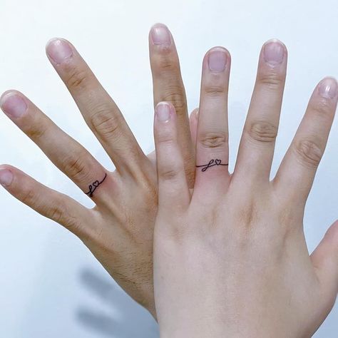 21 Chic and Stylish Ring Tattoo Designs Couple Ring Finger Tattoos, Tatoo Ring, Finger Tattoos For Couples, Ring Tattoo Designs, Hand Tattoo Designs, Couple Tattoos Unique Meaningful, Wedding Band Tattoo, Tattoo For Boyfriend, Ring Tattoo