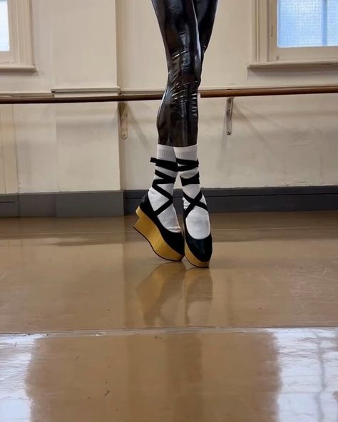 linda on X: "Vivienne Westwood Rocking Horse Ballerina shoes🩰 https://t.co/VZhJjcrUY7" / X Spider Lillies, Baggy Hoodies, Rocking Horse Shoes, Cool Closet, Princess Attire, Abstract Makeup, Spider Pictures, Horse Shoes, Ballerina Shoes