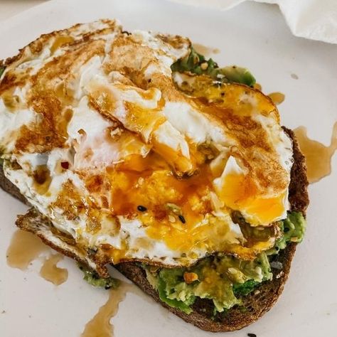 Hot Honey Avocado Toast - Brocc Your Body Hot Honey Breakfast Sandwich, Avocado Toast Hot Honey, Avocado Toast With Hot Honey, Hot Honey Breakfast, Hot Honey Toast, Avocado Toast With Honey, Avocado Toast Recipe Egg, Honey Avocado, Brocc Your Body