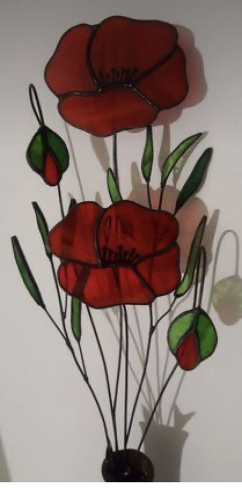 Stained Glass Plants, Stained Glass Sculpture, Flowers Stained Glass, Broken Glass Crafts, Art Glass Ornaments, Fused Glass Flowers, Stained Glass Gifts, L'art Du Vitrail, Stained Glass Flower