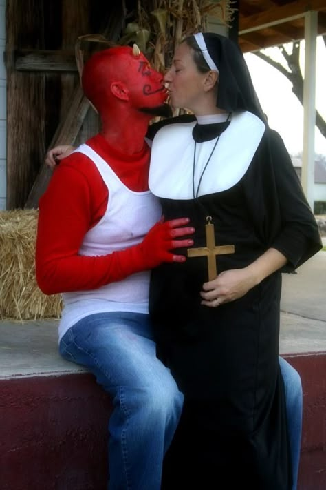 Red neck devil with pregnant nun Halloween costumes Halloween Costumes Star Wars, Costumes For Women Funny, Kokedama Ideas, Kokedama Ball, Bob Ross Costume, Diy Kokedama, Costumes Homemade, Kokedama Diy, Work Appropriate Halloween Costumes