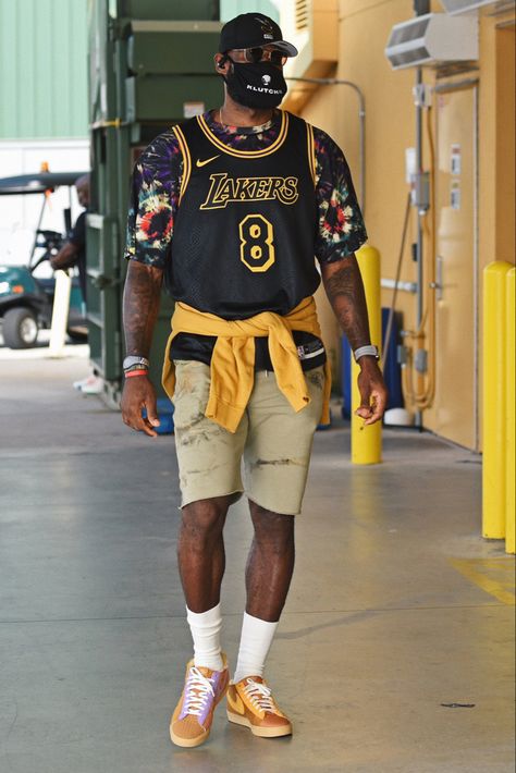 Lakers Jersey Outfit Men, Laker Jersey Outfit Men, Jersey Outfit Men, Basketball Jersey Outfit, Men Streetwear Fashion, Lakers Jersey, Men Streetwear, Jersey Outfit, Nba Jersey