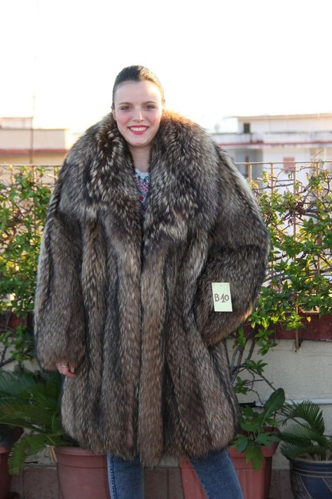 Murmasky Coat Silver Fox Pelliccia Volpe Fourrure Silber Fuchs Renard Mex | eBay Coyote Fur Coat, 80s Fashion Trends, Coyote Fur, Fabulous Furs, Coats Women, Fox Fur Coat, Fashion Guide, Vintage Fur, Fur Coats Women