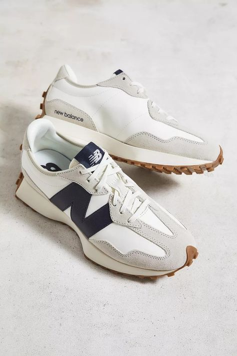 New Balance Moonbeam, Women New Balance Shoes, Navy New Balance, New Balance Trainers, Trendy Shoes Sneakers, 1970s Style, Trendy Outfits For Teens, Shoe Inspo, Smart Casual Outfit