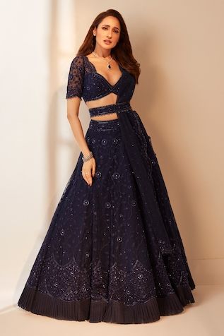 Buy Maroon Net Hand Embroidered Leaf Applique Sweetheart Neck Lucia Lehenga Set For Women by Charu and Vasundhara Online at Aza Fashions. Lehenga Designs Blue, Navy Blue Lengha, Lehenga With Belt, Wedding Reception Lehenga, Shadi Ideas, Scallop Dupatta, Bandhani Lehenga, Navy Blue Lehenga, Eastern Wear