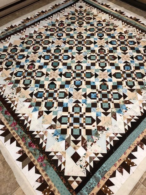 Quilt Step By Step, Small Portions, String Quilt, Mystery Quilt, Quilt Border, Star Quilts, Star Quilt, Beautiful Quilts, The Gathering