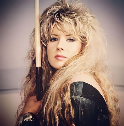 Vixen guitarist Jan Kuehnemund (1961-2013 RIP) Jan Kuehnemund, 80s Hair And Makeup, 80s Big Hair, Female Guitarists, Lita Ford, 80s Hair Bands, Estilo Swag, 80s Hair, Band Hair