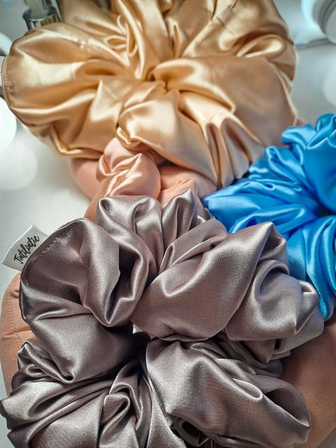 Oversized and XXL scrunchies So cute and beautiful 😻 Xxl Scrunchies, Scrunchies, So Cute, Hair Accessories, How To Wear, Pins, Quick Saves