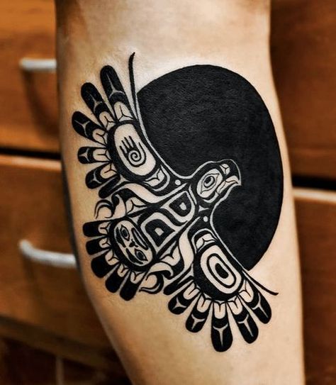 Haida eagle tattoo by Michael's Tattoo Professional Studio Haida Eagle Tattoo, Tatouage Haida, Haida Eagle, Haida Tattoo, Arte Haida, Indian Tattoo Design, World Map Tattoos, Tattoo Guide, Totem Tattoo