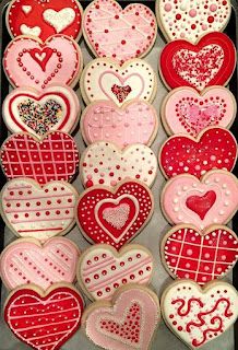 Pinterestita Creadora: Bellas Galletas para el Día del Cariño Valentine Cookies Decorated, Valentines Day Sugar Cookies, Cookies Box, Valentine Sugar Cookies, Valentines Baking, Shaped Cookies, Valentine Desserts, Heart Shaped Cookies, Sugar Cookie Designs