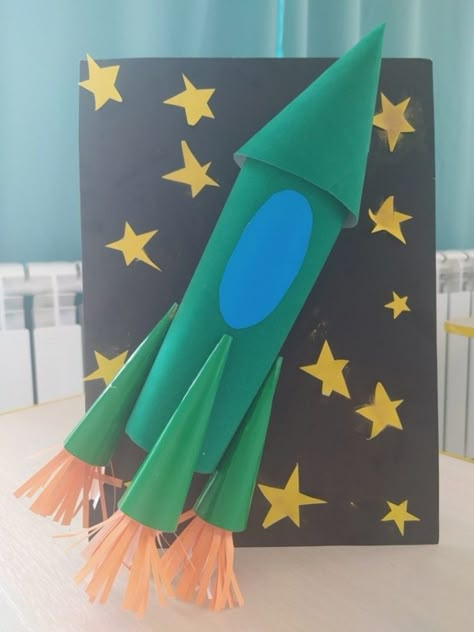 3d Rocket Craft, Rocket Craft Ideas, Rocketship Craft, Diy Bottle Rocket, Diy Rocket Ship, Roket Air, Rocket Ship Craft, Make A Rocket, Rocket Craft