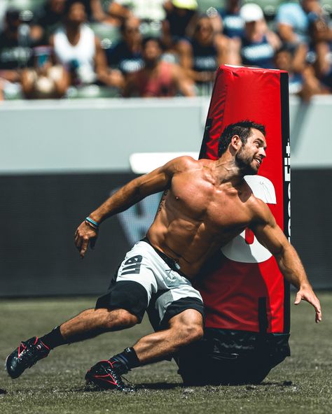 Four-time Fittest Man on Earth Rich Froning at the 2013 CrossFit Games. Male Fitness Photography, Rich Froning, Crossfit Men, Crossfit Inspiration, Crossfit Motivation, Crossfit Games, Male Fitness Models, Crossfit Athletes, Senior Fitness