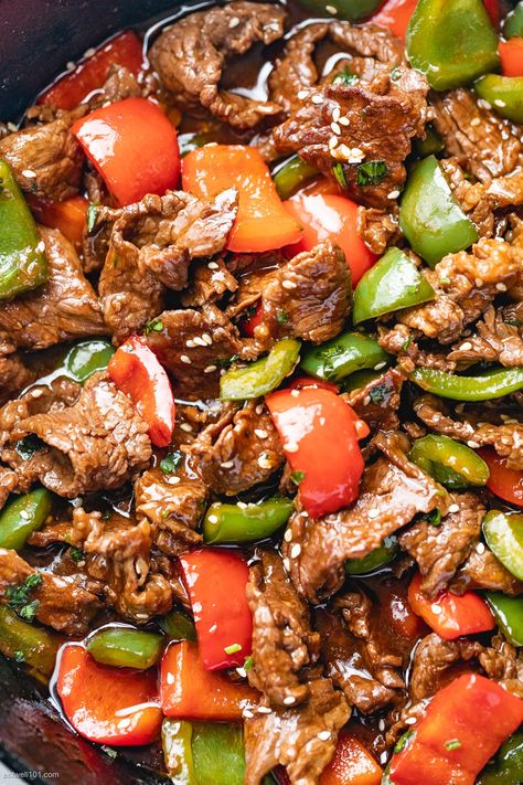 15-Minute Pepper Steak Stir-Fry - #steak #stirfry #recipe #eatwell101 - You'll love this pepper steak stir-fry recipe: A restaurant-quality dinner that you can make in less than 20 minutes, using simple and fresh ingredients. - #recipe by #eatwell101® Steak Stirfry Recipes, Stir Fry Recipes Healthy, Pepper Steak, Health Dinner, Health Dinner Recipes, Beef Recipes Easy, Beef Recipes For Dinner, Beef Dinner, Fresh Ingredients