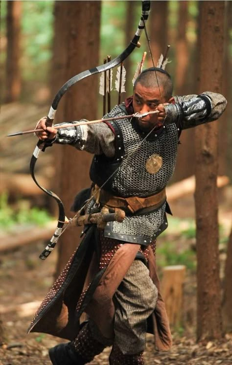 Mode Poses, Action Pose Reference, Traditional Archery, Samurai Tattoo, Bow And Arrow, Medieval Armor, Poses References, Human Poses, Fantasy Costumes