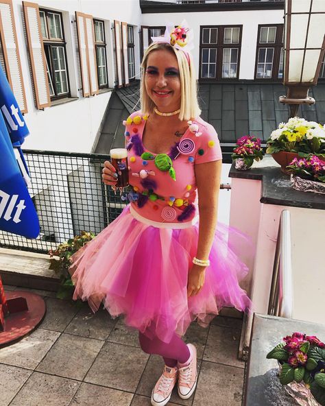 Candy Custome Ideas, Candy Costumes Women, Candy Queen Costume, Candy Outfit Ideas, Candy Costume Women, Candy Land Costumes Women, Candy Costume, Candyland Costume Women, Diy Candy Costume