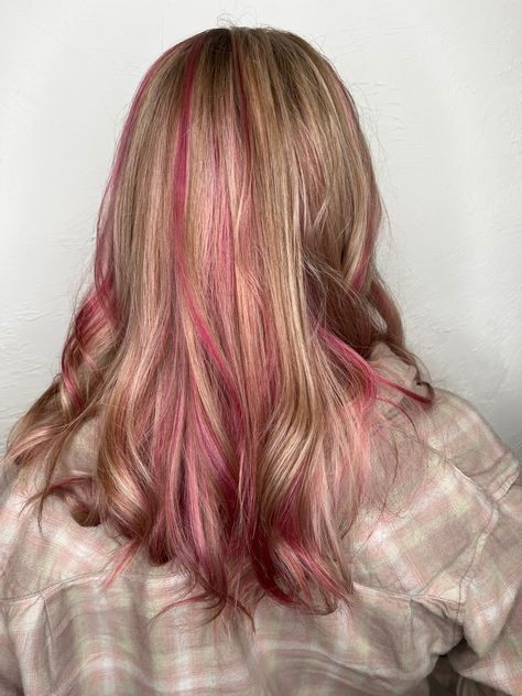 Light Pink Highlights In Brown Hair Straight, Hair Colora, Pink Hair Streaks, Pink Hair Highlights, Blonde Hair With Pink Highlights, Perfect Blonde Hair, Pink Blonde Hair, Cabello Hair, Cute Hair Colors