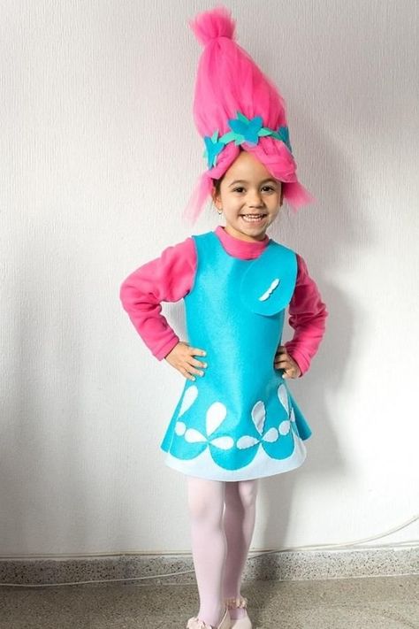 Your child will be the center of attention when they're wearing this Poppy Troll Costume Tutorial. You won't need any experience to make this Poppy Troll costume. #DIYHalloweenCostumes #DIY #Halloween Viva Trolls Costume Diy, Diy Poppy Troll Costume, Poppy Trolls Costume, Diy Halloween Outfits, Troll Costume Diy, Poppy Halloween Costume, Diy Bat Costume, Trolls Costume, Troll Halloween Costume