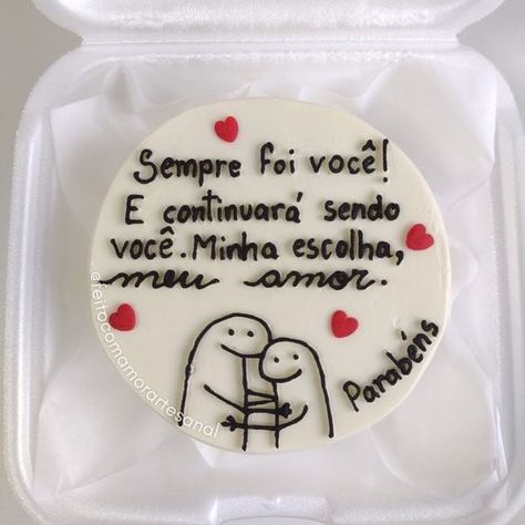 Mini Bolo de Aniversário: +62 Ideias Lindíssimas!【2024】 Bolo Cake Bento, Bento Cake Casal, Bolo Bento Cake, Mini Bolo, Things To Do With Boys, Bento Cake, Creative Birthday Cakes, Easy Cake Decorating, Fashion Cakes