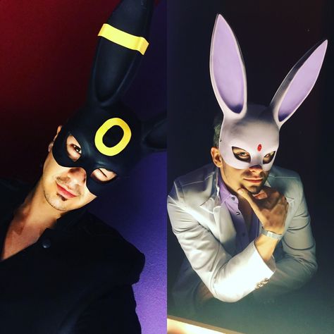 #pokemon #espeon #umbreon #cosplay #diy #halloween #ideas #sexy Umbreon And Espeon Cosplay, Umbreon Costume, Umbreon Cosplay, Pokemon Espeon, Diy Costumes Men, Umbreon And Espeon, Duo Halloween Costume Ideas, Pokemon Umbreon, Pokemon Costumes