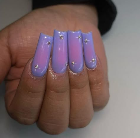 Trendy Square Nails 2024, Aura Spring Nails, Pretty Vacation Nails, Purple Pink Aura Nails, Cool Nail Inspo Square, Cute Aura Nails, Two Different Colored Hands Nails, Acrylic Nails 2024 Trends, Purple Vacation Nails